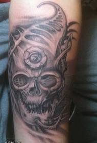 earm Styl horror skull tattoo patroan