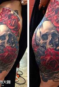 ramena lubanja ruža tetovaža uzorak