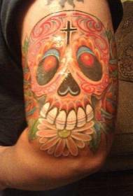 Craniul bratului model de tatuaj de culoare flori