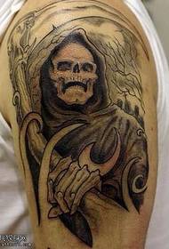 Wzór tatuażu ramię czarny szary śmierć