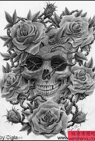 exquisite cool a black and whiteskullRose flower tattoo pattern