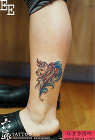 noha krásne populárne tetovanie jednorožec vzor