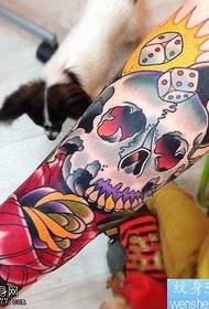 arm kleur roos schedel tattoo patroon