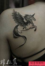 famkes skouders populêr heul knappe unicorn tattoo patroan