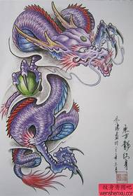 módne klasický farebný rukopis rukopisu draka tetovanie