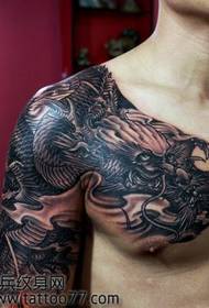 populair dominant sjaaldraak tattoo-patroon