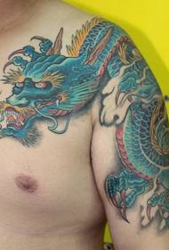 szal tatuaż wzór smoka: klasyczny przystojny kolorowy tatuaż wzór smoka szal
