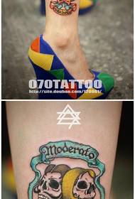 populární tetování na dívčí noze