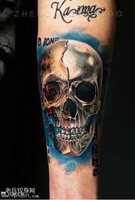 patró de tatuatge de crani de braç