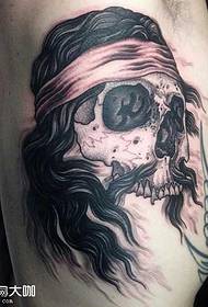 ຮູບແບບ tattoo skull waist