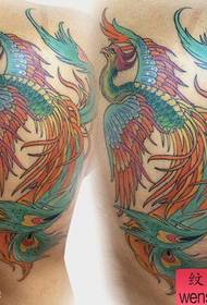 povratak Klasičan popularni tradicionalni uzorak tetovaže feniksa