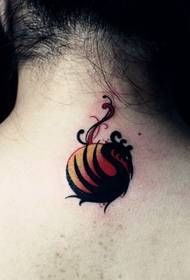 dívka má rád barevný totem fénix tetování