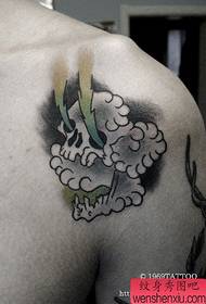 espatlla Un altre popular patró de tatuatge de crani