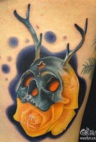 divna i lijepa tetovaža lubanje ruža tetovaža