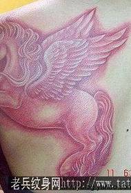 model de tatuaj cu aripi de unicorn de culoare super umăr