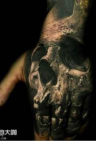 patró de tatuatge de crani a mà