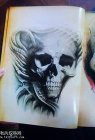 I-tattoo yohlobo lwe-skull tattoo