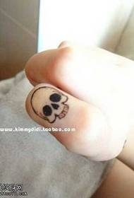 Finger Personality skull Tattoo Pattern