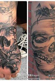 ръка-гръб ръка популярна готина европейска и американска татуировка на татуировки