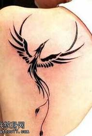 gadaal qaabka madow ee loo yaqaan 'Phoenix tattoo tattoo'