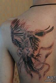 задній візерунок татуювання звіра Сузаку