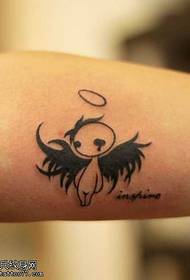 Fekete bájos angyal tetoválás minta