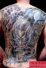 Model de tatuaj unicorn din spate favorit masculin