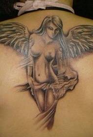 un beau motif de tatouage d'ange sur le dos