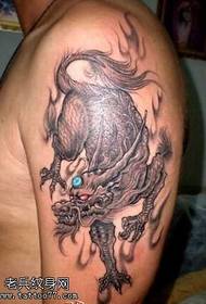 classicu mudellu di tatuaggi di unicornu di bestia d'anima bestia dominante classica