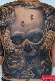 moška polna hrbtna kul lobanja z vzorcem roza tatoo