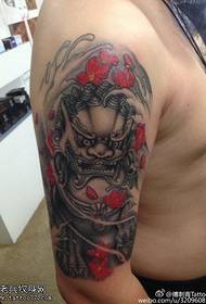 Pattern ng klasikong Sakura bato leon na tattoo