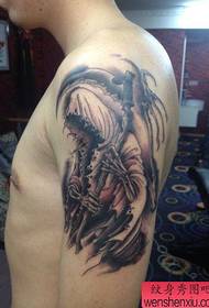 Tema di tatuaggi di morte di bracciale d'omi