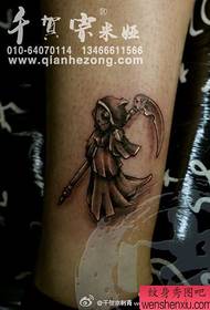 Q mirties tatuiruotės modelio 151224 palyginimas - paprastas ir gražus 前 su gėlių tatuiruotės modeliu 151225 - vyriškos rankos vyraujantis kietas juodųjų pelenų tatuiruotės modelis