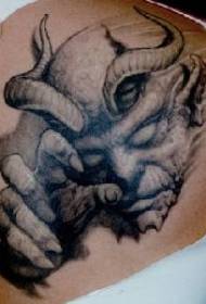 Lange hoek zwarte duivel tattoo patroon