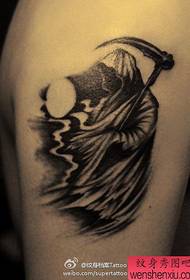 ramię popularny przystojny czarno-biały wzór tatuażu śmierci