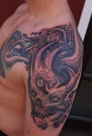 patrón de tatuaje de monstruo de tres ojos malvado de hombro