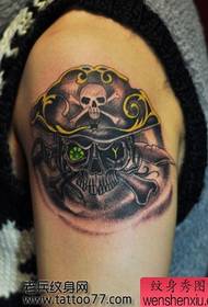 ຮູບແບບ tattoo pirate ແຂນ