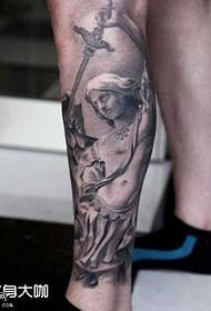 Patrón de tatuaje de ángel de pierna