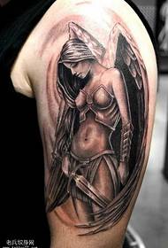 Patrón de tatuaje de anxo de brazo