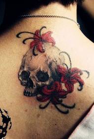 cráneo de bo aspecto 岸 花 花 tatuaje de tatuaxe