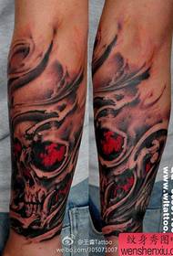 motif populaire de tatouage de crâne de bras