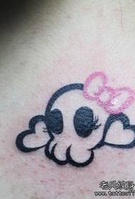 ragazza piace à cute totem pattern di tatuaggi di craniu