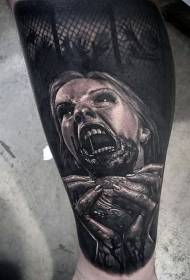 strašljivo realistična črno-bela pošast zombi s krvavim srčnim vzorcem tatoo