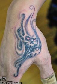 pola tato tangan harimau tengkorak