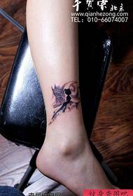 padrão de tatuagem de elfo de perna de menina