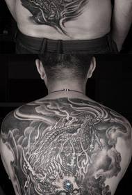 Cool dominerende halv-back enhjørning tatoveringsmønster