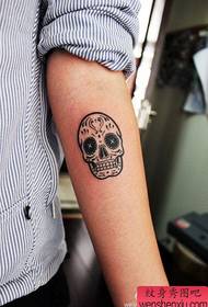 Schéinheetsarm gutt ausgesinn Totem Tattoo Muster
