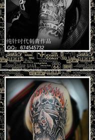 patrón de tatuaje de muerte de brazo masculino guapo clásico