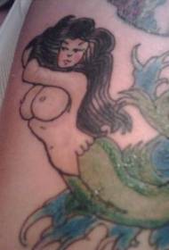 афарбоўка рукі аголенага малюнка татуіроўкі сэксуальнай русалкі