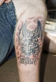 gargoyle-tatueringsmönstret på benskorstenen